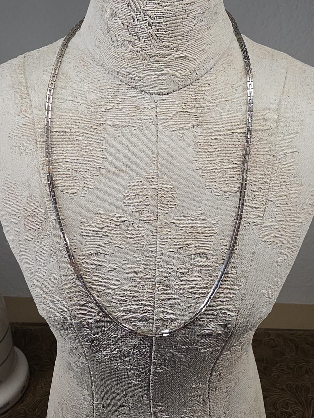 Vintage Les Bernard Inc. Classic Silver Marked Box Chain Necklace